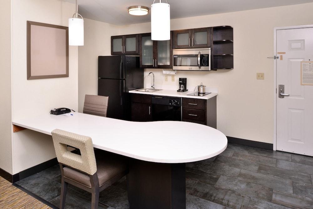 Candlewood Suites Winchester By Ihg Экстерьер фото