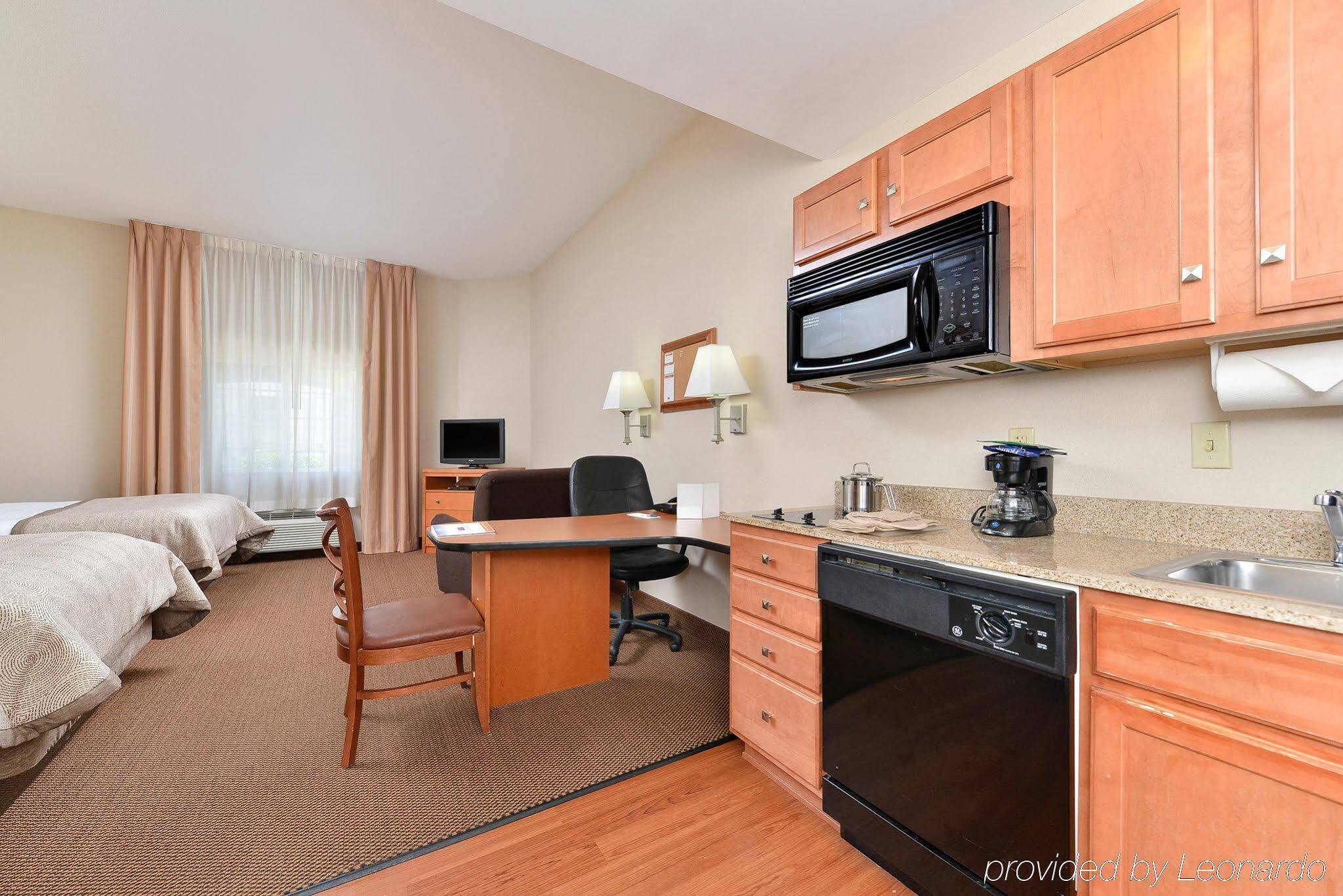 Candlewood Suites Winchester By Ihg Экстерьер фото